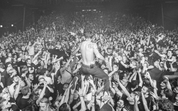 Οι While She Sleeps live στο Release Athens τον Ιούλιο