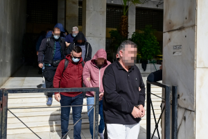 Νέα στοιχεία για την Pizza Fan: Ο υπαρχηγός, τα κεράσματα και οι «μιλημένοι» έλεγχοι - Στον ανακριτή οι συλληφθέντες