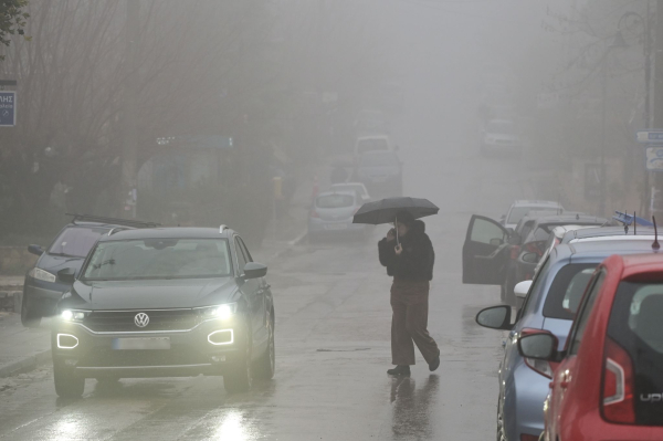 Επικίνδυνες καταιγίδες με εξάρσεις τις επόμενες ώρες στην Αττική - Οι τελευταίες προγνώσεις των μετεωρολόγων