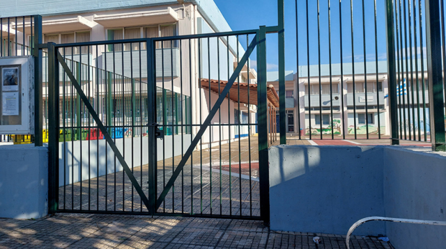 Πετρούπολη: 16χρονος πήγε στο σχολείο με μπαλτά 29 εκατοστών