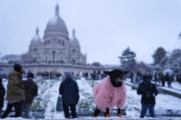 Στη δίνη της κακοκαιρίας «Γκορέτι» Γερμανία, Γαλλία και Βρετανία: Κλειστά σχολεία, χιλιάδες σπίτια χωρίς ρεύμα, προβλήματα στις μετακινήσεις