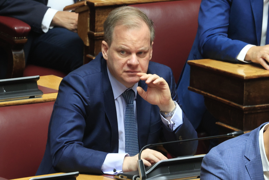 Βουλή: Μυστική ψηφοφορία και παραπομπή Καραμανλή στο Δικαστικό Συμβούλιο