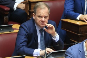 Βουλή: Μυστική ψηφοφορία και παραπομπή Καραμανλή στο Δικαστικό Συμβούλιο