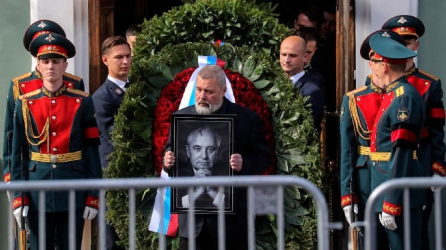 Γκορμπατσόφ: Χιλιάδες άνθρωποι είπαν το ύστατο αντίο στον τελευταίο ηγέτη της Σοβιετικής Ένωσης - Απών ο Πούτιν