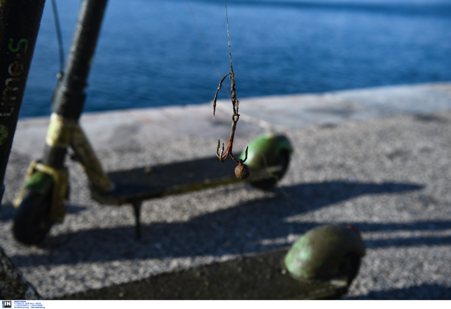 Γκαζώνει με 100 χιλιόμετρα οδηγός στον περιφερειακό Θεσσαλονίκης, με ηλεκτρικό πατίνι!