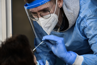 Κορονοϊός, γρίπη και ιός RSV: Τα κρούσματα της εβδομάδας από τον ΕΟΔΥ, αυξήθηκε η Kraken
