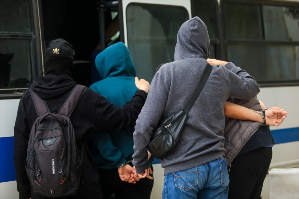 Στον ανακριτή η δεύτερη φουρνιά από 33 κατηγορούμενους χούλιγκανς για τη δολοφονία του Λυγγερίδη