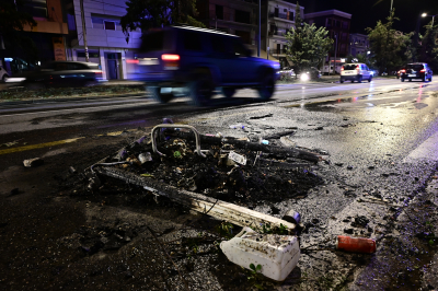Νεκρός 17χρονος Ρομά: Νύχτα επεισοδίων σε Αθηνά και Θεσσαλονίκη με προσαγωγές και συλλήψεις