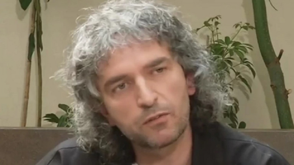 Αγνώριστος ο Άρης Σερβετάλης μιλά για τον «Λάζαρο» τον Θεό και την επιτυχία (βίντεο)