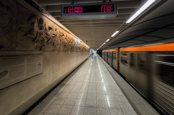 Μετρό «Ακρόπολη»: Επιχείρηση απεγκλωβισμού ατόμου - Πληροφορίες ότι παρασύρθηκε από συρμό