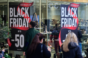 Υποτονική η Black Friday, οι ελπίδες των εμπόρων στρέφονται στη Cyber Monday
