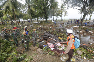 Σεισμός 7 Ρίχτερ στην Ινδονησία - Προειδοποίηση για τσουνάμι