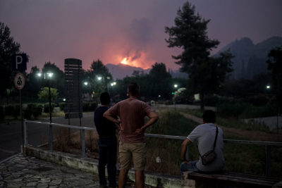 Συνεχείς αναζωπυρώσεις στη φωτιά της Αρχαίας Ολυμπίας, εντολή για εκκένωση στο Χελιδόνι