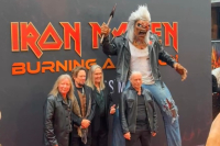Iron Maiden: Παγκόσμια πρεμιέρα για το ντoκιμαντέρ «Burning Ambition» με τον Eddie στο κόκκινο χαλί (Βίντεο)
