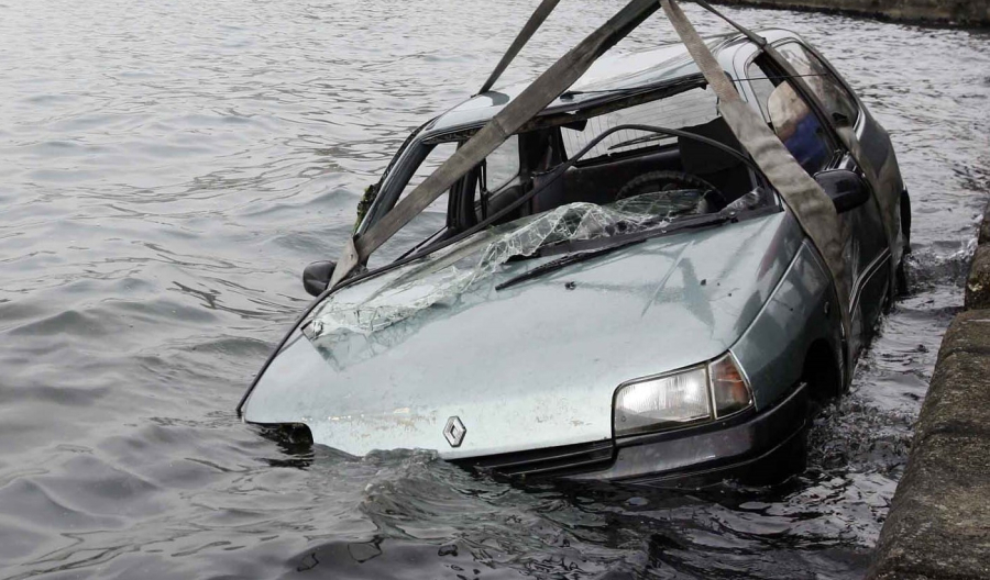 Εν εξάλλω μετά από ερωτικό καυγά: Έριξε στη θάλασσα το αυτοκίνητο για να την εκδικηθεί