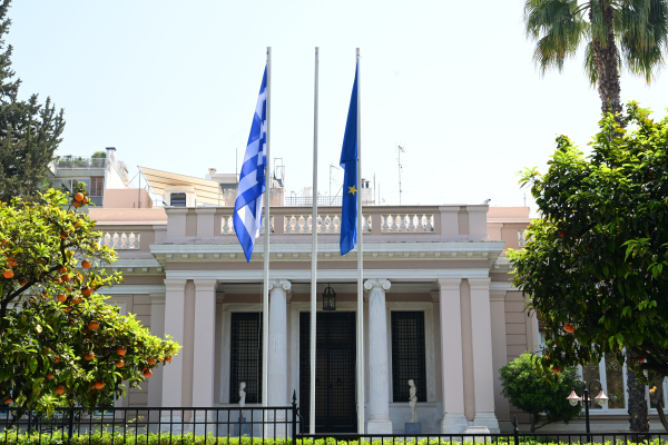 Παραγραφές: Το Σύνταγμα δεν είναι το μόνο πρόβλημα, είναι και το Μαξίμου!