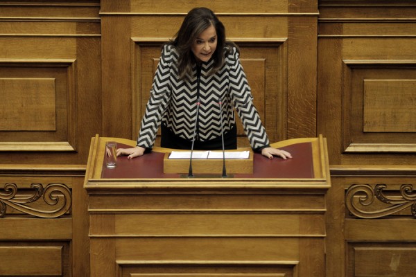 Μπακογιάννη: Είναι πρόκληση να ενημερωνόμαστε από τα σκοπιανά sites και όχι από την κυβέρνηση