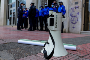 Στα 830 ευρώ «κλειδώνει» ο κατώτατος μισθός 2024 - Στα 509 ευρώ το επίδομα ανεργίας