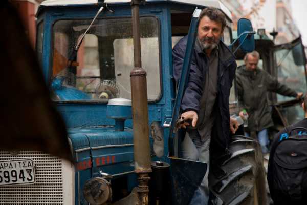 Μπλόκα αγροτών: Κλειστές οι εθνικές οδοί Πατρών – Κορίνθου και Αντιρρίου – Ιωαννίνων