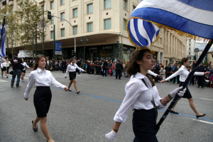 Καιρός: «Χωρίζεται» στα δύο η χώρα την 25η Μαρτίου - Πού θα γίνουν παρελάσεις με κρύο και βροχές