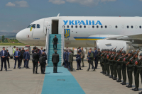 Drones φέρεται να παρακολουθούσαν τον αεροσκάφος του Ζελένσκι