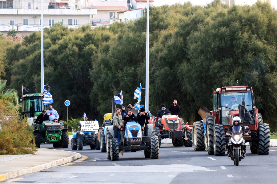 Χαμός για τους αγρότες στη Βουλή: «Αφήνετε έξω τα λαμόγια, μπουζουριάζετε τους τίμιους»