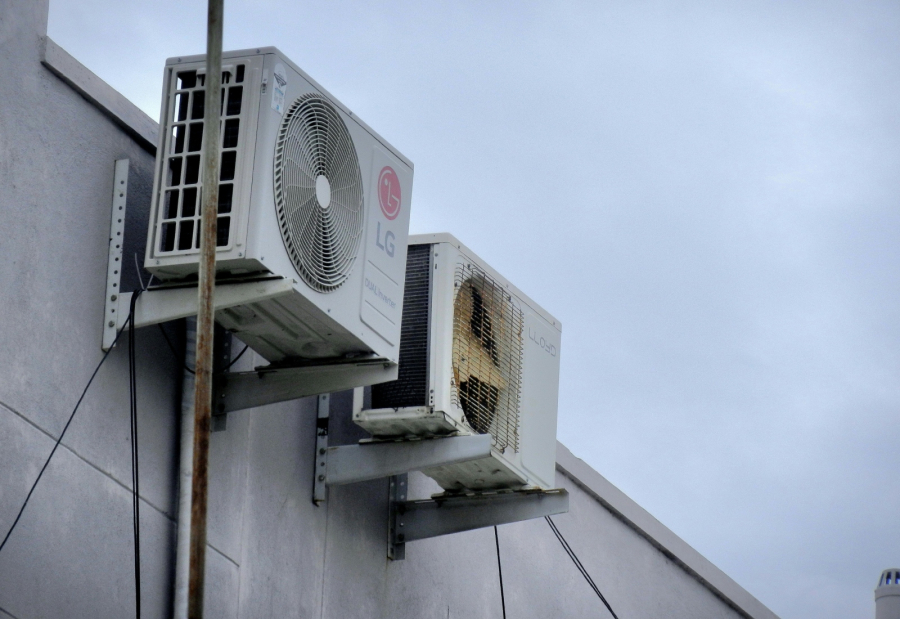 Η καλύτερη λύση για το κλιματιστικό: Να μένει ανοιχτό όλη μέρα ή να το κλείνουμε και να το ξανανοίγουμε;