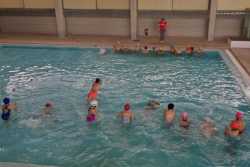 Υπουργείο Παιδείας: Επέκταση της διδασκαλίας της κολύμβησης στα Δημοτικά σε όλη τη χώρα