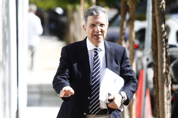 Σαν τον Αυτιά δεν έχει - μέρος Β΄