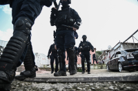 Επίθεση σε άνδρες της ΟΠΚΕ – Ένας αστυνομικός τραυματίας