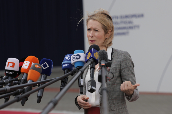 Κάλας: «Έκπληξη» η απόφαση Τραμπ για την απόσυρση στρατευμάτων από τη Γερμανία