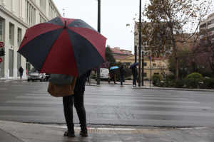 Καιρός: Επιμένει η αστάθεια – Πού θα πέσουν βροχές και καταιγίδες το τετραήμερο