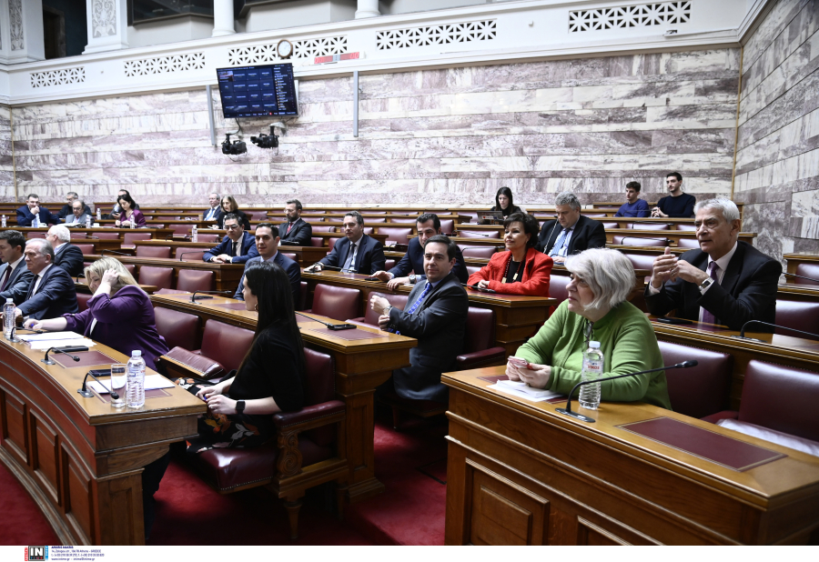 Ροντέο η επιτροπή για τα ομόφυλα: «Να μας πει η εκκλησία πόσοι ιερείς είναι γκέι», αντίδραση Πλεύρη και Νίκης