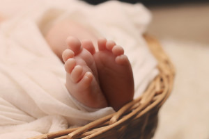 Γεννήθηκε το πιο μικρό μωρό του κόσμου - Ζυγίζει μόλις 245 γραμμάρια, πήρε εξιτήριο μετά από πέντε μήνες