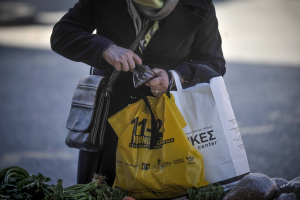 Οι Έλληνες αποταμιεύουν τα λιγότερα χρήματα στην ΕΕ - Τι δείχνουν τα στοιχεία της Eurostat