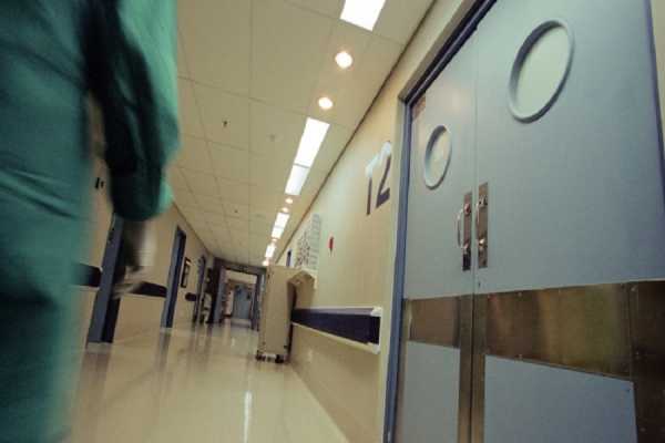Ενισχύονται τα νοσοκομεία με 585 προσλήψεις με 12μηνα 