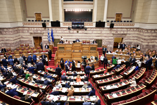 Χαοτικό σκηνικό κομμάτων, προσωπικοτήτων και συμμαχιών - Τα δύο σενάρια