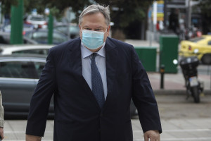 Βενιζέλος: Νόμιμη και συνταγματική η απαγόρευση των συναθροίσεων