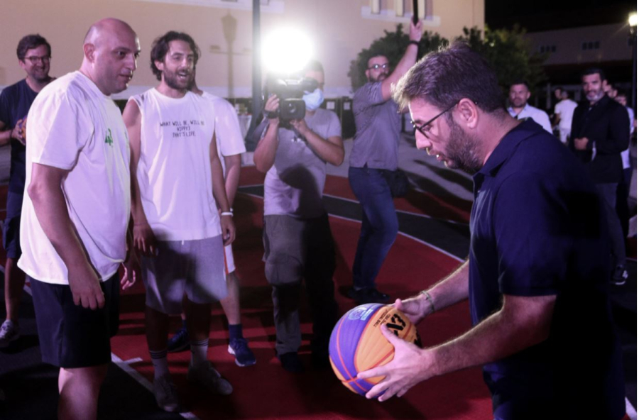 Νίκος Ανδρουλάκης: Κανονικά η ομιλία του στο Ζάππειο, παρά τη ρήξη χιαστού