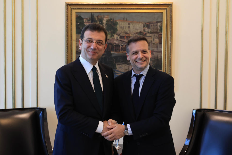 «Φίλε Εκρέμ, είμαστε δίπλα σου»: Δήλωση στήριξης Δούκα σε Ιμάμογλου