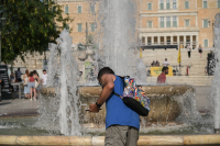 Πώς λειτουργούν του Αγίου Πνεύματος καταστήματα, σούπερ μάρκετ και τράπεζες – Ποια είναι κλειστά