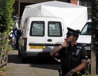 Φρικιαστικό έγκλημα στη Γαλλία: Έκοψε το κεφάλι και τα γεννητικά όργανα ενός άνδρα και τα πήγε στην Αστυνομία