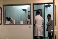 Χανταϊός: Ο Τσιόδρας ανέλαβε τον Έλληνα επιβάτη του «MV Hondiu» που βρίσκεται σε καραντίνα στο «Αττικόν»