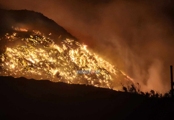 Φωτιά τώρα στον ΧΥΤΑ Σύρου (Βίντεο)