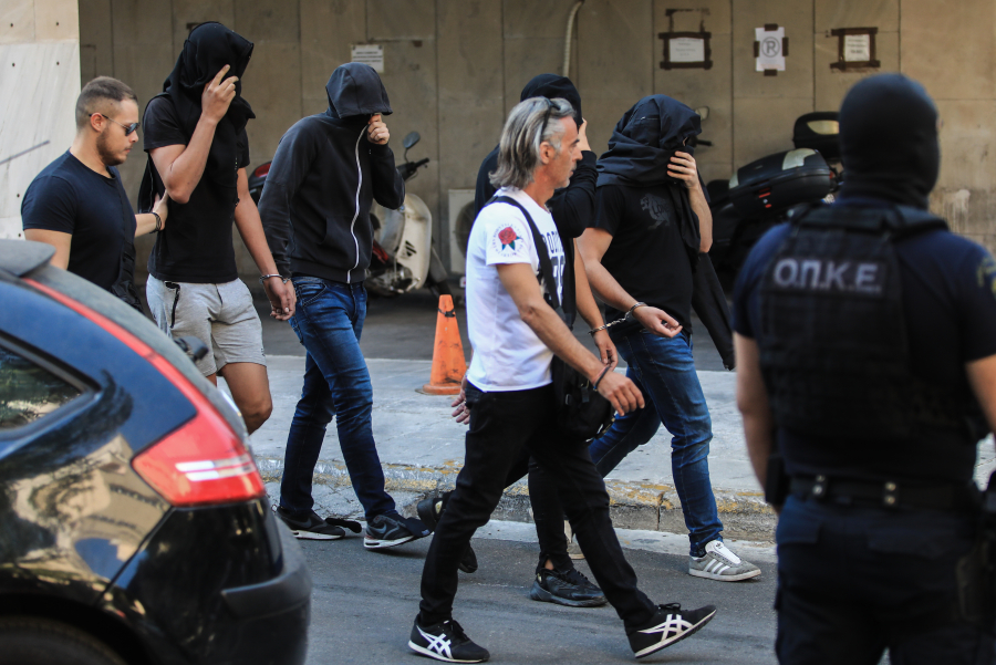 Με κακουργήματα αντιμέτωποι και οι 104 συλληφθέντες -Άφαντο το μαχαίρι που έκοψε το νήμα της ζωής του 29χρονου Μιχάλη