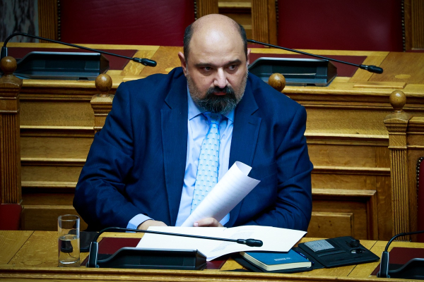 Χρ. Τριαντόπουλος: Στην αντεπίθεση η κυβέρνηση, ξεχνώντας το «είναι για τα μπάζα, όσοι κάνουν σπέκουλα με τα μπαζώματα»
