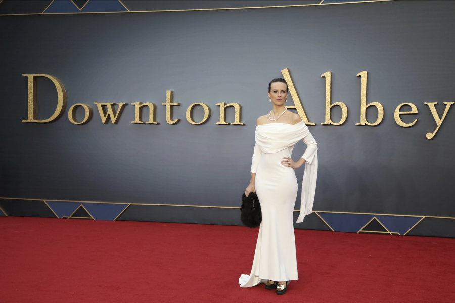 «Στο σφυρί» κοστούμια και αντικείμενα από το «Downton Abbey»