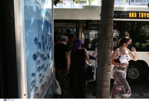 Σε ποινή φυλάκισης καταδικάστηκε επιβάτης που χτύπησε ελεγκτή για να μην της κόψει πρόστιμο