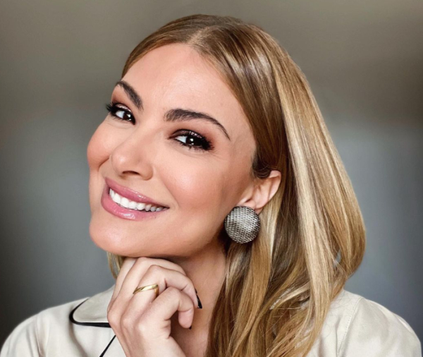 Δέσποινα Καμπούρη: «Με τον Θέμο ξεκίνησα να δουλεύω στην τηλεόραση, του χρωστάω πολλά»