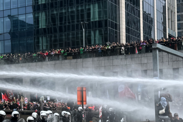 «Παραλύει» για 3 ημέρες το Βέλγιο: Απεργία κατά των μέτρων λιτότητας